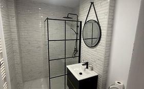 Modernul Apartament De Langa Castel